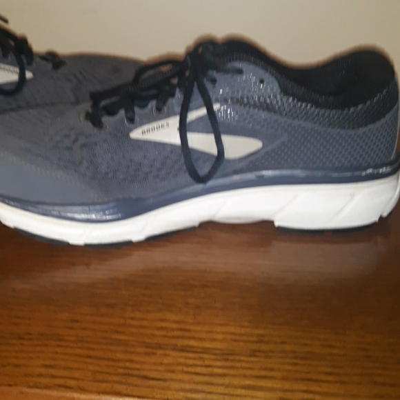 Brooks Dyad Shoes - Picture 8 of 8